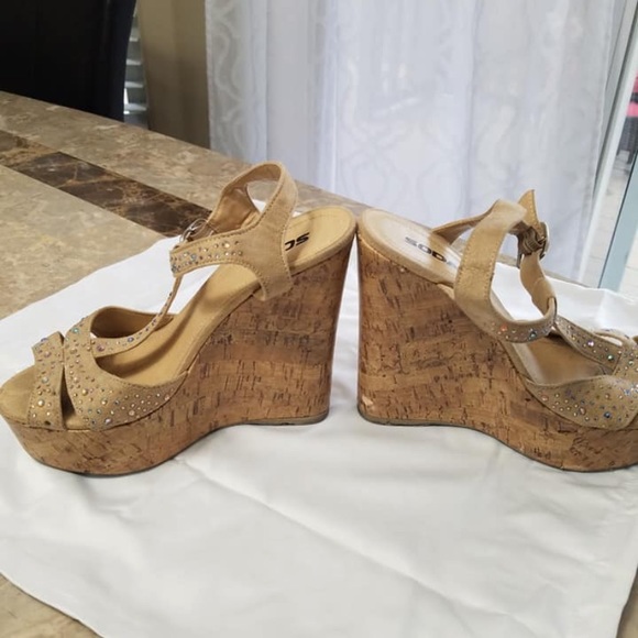 Heels $20 a pair - Picture 7 of 7